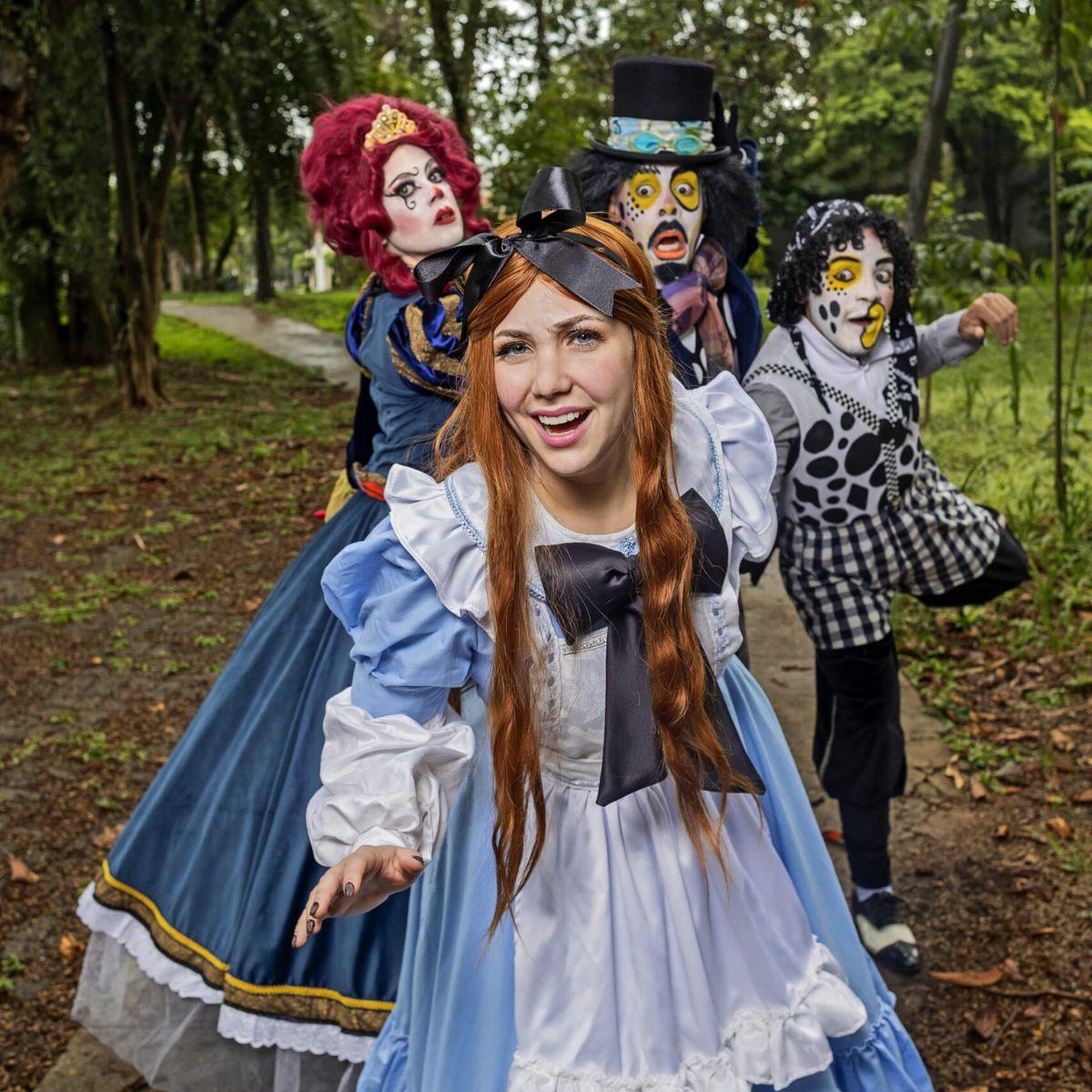 Alice no País das Maravilhas no Teatro UOL